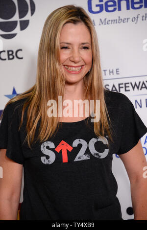 L'actrice Mira Sorvino assiste au 4e congrès biennal Stand Up to Cancer fundraiser au Kodak Theater à Hollywood de Los Angeles le 5 septembre 2014. Les vedettes de télévision d'une heure a été diffusé en direct à la fois sur des réseaux de télévision. UPI/Jim Ruymen Banque D'Images