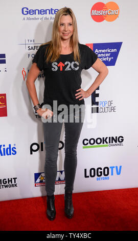 L'actrice Mira Sorvino assiste au 4e congrès biennal Stand Up to Cancer fundraiser au Kodak Theater à Hollywood de Los Angeles le 5 septembre 2014. Les vedettes de télévision d'une heure a été diffusé en direct à la fois sur des réseaux de télévision. UPI/Jim Ruymen Banque D'Images