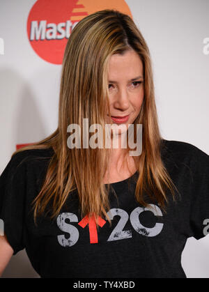 L'actrice Mira Sorvino assiste au 4e congrès biennal Stand Up to Cancer fundraiser au Kodak Theater à Hollywood de Los Angeles le 5 septembre 2014. Les vedettes de télévision d'une heure a été diffusé en direct à la fois sur des réseaux de télévision. UPI/Jim Ruymen Banque D'Images