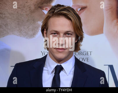 Acteur Luke Bracey assiste à la première de the motion picture théâtre romantique 'Le meilleur de moi" du Regal Cinemas L.A. Vivre à Los Angeles le 7 octobre 2014. Scénario : une paire d'anciens high school sweethearts réunir après de nombreuses années à leur retour pour rendre visite à leur petite ville natale. UPI/Jim Ruymen Banque D'Images