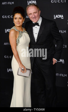 L'actrice Salma Hayek et son mari, PDG de Kering Francois-Henri Pinault assister à la quatrième édition annuelle de l'Art LACMA  + Film gala Barbara Kruger et Quentin Tarantino à Los Angeles le 1 novembre 2014. UPI/Jim Ruymen Banque D'Images