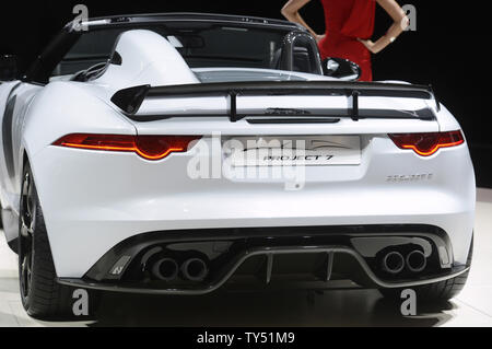 Une Jaguar F-Type 2016 Projet 7 Limited Edition est affichée à la Los Angeles Auto Show 2014 tenue à la Convention Center de Los Angeles, Californie le 19 novembre 2014. UPI/Phil McCarten Banque D'Images