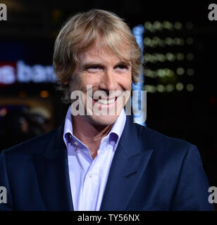 Producteur Michael Bay assiste à la première de the motion picture thriller de science-fiction "Projet Almanac' au théâtre chinois de Grauman dans la section Hollywood de Los Angeles le 27 janvier 2015. Scénario : Comme un groupe d'amis découvrent des plans pour une machine de temps, ils le construire et l'utiliser pour régler leurs problèmes et le gain personnel. Mais comme l'avenir s'écroule avec les catastrophes naturelles, et chacun d'entre eux disparaissent peu à peu, ils doivent retourner dans le passé pour s'assurer qu'ils n'ont jamais inventé la machine ou faire face à la destruction de l'humanité. Photo par Jim Ruymen/UPI Banque D'Images