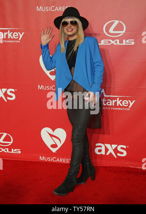 Orianthi assiste à la personne MusiCares de l'année gala, chanteuse et compositrice Bob Dylan au Los Angeles Convention Center à Los Angeles le 6 février 2015. Photo de David Silpa/UPI Banque D'Images