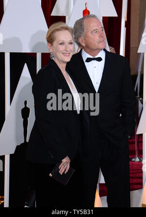 Meryl Streep et Don Gummer, arriver à la 87e Academy Awards au Hollywood & Highland Center de Los Angeles le 22 février 2015. Photo par Jim Ruymen/UPI Banque D'Images