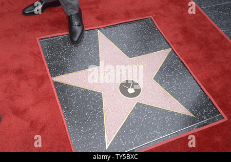 L'acteur Jim Parsons reçoit le 2,545ème étoile sur le Hollywood Walk of Fame à Los Angeles le 11 mars 2015. Photo par Phil McCarten/UPI Banque D'Images