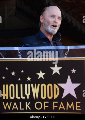 Acteur Ed Harris fait des commentaires lors d'une cérémonie de dévoilement d'honorer avec le 2,546ème étoile sur le Hollywood Walk of Fame à Los Angeles le 13 mars 2015. Photo par Jim Ruymen/UPI Banque D'Images