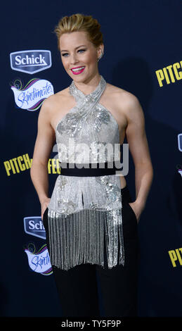 Réalisateur, producteur et acteur, Elizabeth Banks assiste à la première de The Motion Picture Perfect Pitch comédie '2' au Nokia Theatre de Los Angeles le 8 mai 2015. Scénario : après une humiliante command performance au Lincoln Center, le Barden Bellas entrer dans une compétition internationale qu'aucun groupe américain n'a jamais gagné afin de retrouver leur statut et droit d'exécuter. Photo par Jim Ruymen/UPI Banque D'Images