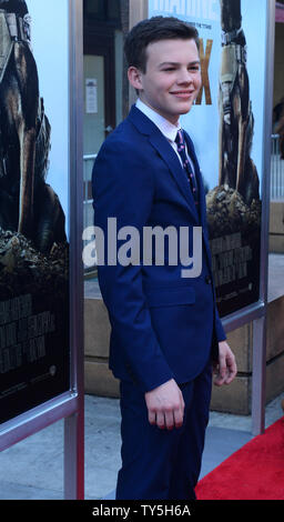 Acteur Josh Wiggins assiste à la première de the family adventure motion photo 'Max' à l'Egyptian Theatre dans la section Hollywood de Los Angeles le 23 juin 2015. Scénario : Un chien qui nous a aidé à marines en Afghanistan retourne aux États-Unis et est adopté par la famille de son maître après avoir subi une expérience traumatisante. Photo par Jim Ruymen/UPI Banque D'Images