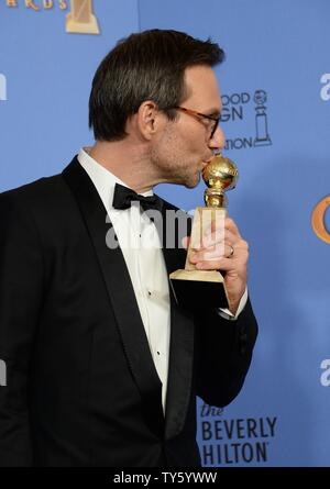 L'acteur Christian Slater, lauréat du prix de la meilleure performance par un acteur dans un second rôle dans une série, mini-série ou Téléfilm pour 'Mr. Robot » apparaît au cours de la 73e assemblée annuelle backstage Golden Globe Awards au Beverly Hilton Hotel à Beverly Hills, Californie le 10 janvier 2016. Photo par Jim Ruymen/UPI Banque D'Images