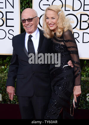 News Corp. de Rupert Murdock, chef de la gauche, et le modèle Jerry Hall assister à la 73e assemblée annuelle Golden Globe Awards au Beverly Hilton Hotel à Beverly Hills, Californie le 10 janvier 2016. Photo par Jim Ruymen/UPI Banque D'Images