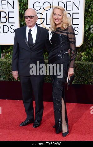 News Corp. de Rupert Murdock, chef de la gauche, et le modèle Jerry Hall assister à la 73e assemblée annuelle Golden Globe Awards au Beverly Hilton Hotel à Beverly Hills, Californie le 10 janvier 2016. Photo par Jim Ruymen/UPI Banque D'Images