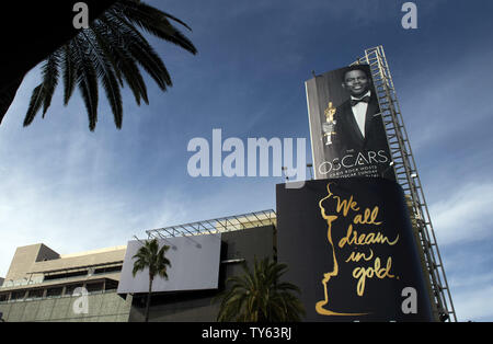 Les panneaux pour les Academy Awards sont vus sur Hollywood Blvd. dans la section Hollywood de Los Angeles le 25 février 2016. Les Academy Awards aura lieu le dimanche 26 février, 2016. Photo par Kevin Dietsch/UPI Banque D'Images