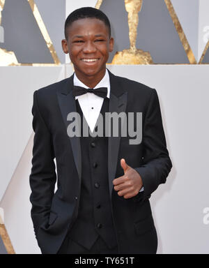 Abraham Attah arrive sur le tapis rouge pour la 88e Academy Awards au Hollywood and Highland Center dans la section Hollywood de Los Angeles le 28 février 2016. Photo par Kevin Dietsch/UPI Banque D'Images