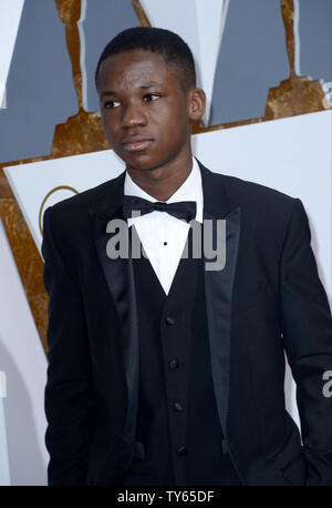 Abraham acteur Attah arrive sur le tapis rouge pour la 88e Academy Awards, au Hollywood and Highland Center dans la section Hollywood de Los Angeles le 28 février 2016. Photo par Jim Ruymen/UPI Banque D'Images