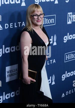 L'actrice Patricia Arquette assiste à la 27e assemblée annuelle GLAAD Media Awards au Beverly Hilton Hotel à Beverly Hills, Californie le 2 avril 2016. Photo par Jim Ruymen/UPI Banque D'Images