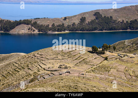 De terrasses incas traditionnelles sur l'Isla del Sol, le Lac Titicaca, en Bolivie Banque D'Images