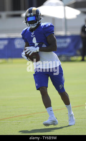 Los Angeles Rams wide receiver Tavon Austin passe par exercices pendant les Los Angeles Rams camp d'entraînement à UC Irvine sur Août 1, 2016. Photo par Lori Shepler/UPI Banque D'Images