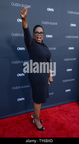 Producteur Oprah Winfrey assiste à la première de la série télévisée dramatique propre 'Reine' Sucre chez Warner Bros. Studio à Burbank, en Californie le 29 août 2016. Scénario : la série raconte la vie et les amours de trois ex-sœurs en Louisiane. Photo par Jim Ruymen/UPI Banque D'Images