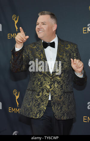 La personnalité de télévision Ross Matthews arrive pour la 68e Primetime Emmy Awards annuels chez Microsoft Theatre de Los Angeles le 18 septembre 2016. Photo par Christine Chew/UPI Banque D'Images