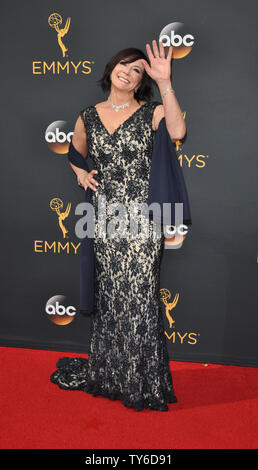 Marcia Clark arrive pour la 68e Primetime Emmy Awards annuels chez Microsoft Theatre de Los Angeles le 18 septembre 2016. Photo par Christine Chew/UPI Banque D'Images