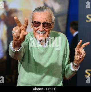 Producteur exécutif Stan Lee arrive à la première mondiale de Marvel Studios en « Docteur Strange' au El Capitan Theatre de Los Angeles, Californie le 20 octobre 2016. Photo par Christine Chew/UPI Banque D'Images