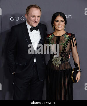 L'actrice Salma Hayek et son mari, homme d'affaires français et chef de Kering Francois-Henri Pinault assister au LACMA Art  + Film gala Robert Irwin et Kathryn Bigelow au Los Angeles County Museum of Art de Los Angeles le 29 octobre 2016. Photo par Jim Ruymen/UPI Banque D'Images