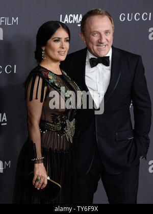 L'actrice Salma Hayek et son mari, homme d'affaires français et chef de Kering Francois-Henri Pinault assister au LACMA Art  + Film gala Robert Irwin et Kathryn Bigelow au Los Angeles County Museum of Art de Los Angeles le 29 octobre 2016. Photo par Jim Ruymen/UPI Banque D'Images