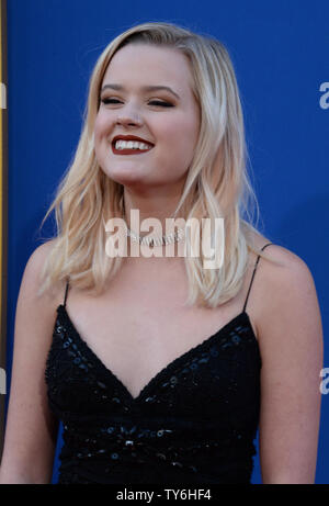Ava Elizabeth Phillippe, la fille de l'actrice Reese Witherspoon assiste à la première de The animated motion photo comédie 'Sing' au Theatre de Los Angeles le 3 décembre 2016. Scénario : un koala nommé Buster lune a une dernière chance de restaurer son théâtre à son ancienne gloire en produisant le plus grand concours de chant. Photo par Jim Ruymen/UPI Banque D'Images