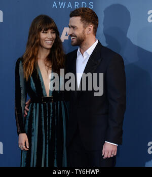 Acteur et chanteur Justin Timberlake et son épouse, l'actrice Jessica Biel assister à la 22e Critics' Choice Awards à Barker Hanger à Santa Monica, Californie le 11 décembre 2016. Photo par Jim Ruymen/UPI Banque D'Images