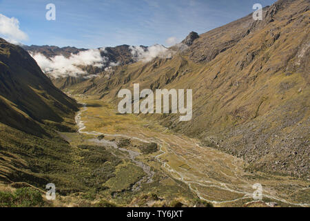 Trekking à travers la Cordillère Real mountain range, Bolivie Banque D'Images