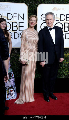 (L-R) Annette Bening et Warren Beatty assister à la 74e assemblée annuelle Golden Globe Awards au Beverly Hilton Hotel à Beverly Hills, Californie le 8 janvier 2017. Photo par Jim Ruymen/UPI Banque D'Images