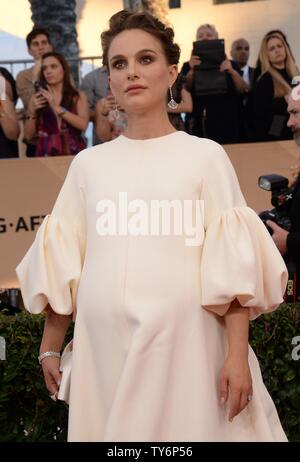 L'actrice Natalie Portman arrive pour le 23e congrès annuel de la SAG Awards tenue au Shrine Auditorium à Los Angeles le 29 janvier 2017. La Screen Actors Guild Awards sera diffusée en direct sur la TNT et les directives du SCT. Photo par Jim Ruymen/UPI Banque D'Images