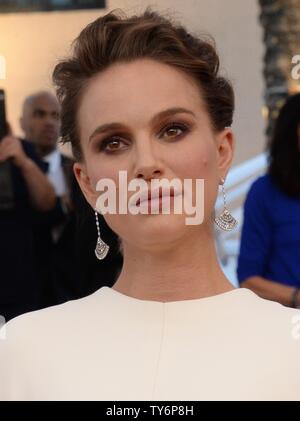 L'actrice Natalie Portman arrive pour le 23e congrès annuel de la SAG Awards tenue au Shrine Auditorium à Los Angeles le 29 janvier 2017. La Screen Actors Guild Awards sera diffusée en direct sur la TNT et les directives du SCT. Photo par Jim Ruymen/UPI Banque D'Images