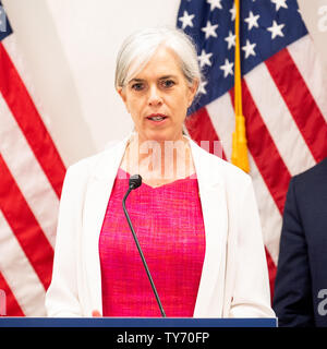 Représentant des États-Unis Katherine Clark (D-MA) lors d'une conférence de presse de la Chambre Caucus démocratique au Capitol. Banque D'Images