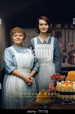 DATE DE SORTIE : Septembre 20, 2019 TITRE : Downton Abbey STUDIO : Focus Réalisateur : Michael Engler RÉSUMÉ : adapté de la série télévisée Downton Abbey qui raconte l'histoire de la famille Crawley, un riche propriétaire d'une grande propriété dans la campagne anglaise au début du 20e siècle. Avec : LESLEY NICOL comme Mme, Patmore, SOPHIE MCSHERA en Daisy Mason. (Crédit Image : © Focus/photos) Banque D'Images