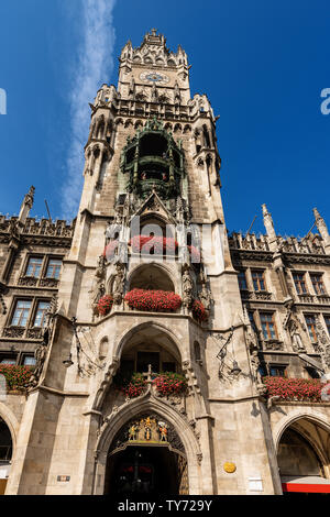 Le nouvel hôtel de ville de Munich - Neue Rathaus, XIX siècle palais de style néo-gothique à La Place Marienplatz, la place de la ville dans le centre historique. L'Allemagne, de l'Europe Banque D'Images