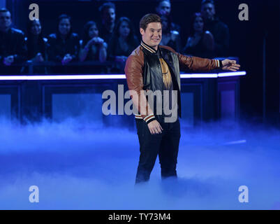 Acteur Adam DeVine héberge le MTV Movie & TV Awards au Shrine Auditorium à Los Angeles le 7 mai 2017. Ce sera la 26e édition de la remise des prix, et présente pour la première fois les honneurs pour travailler à la télévision ainsi que le cinéma. Photo par Jim Ruymen/UPI Banque D'Images