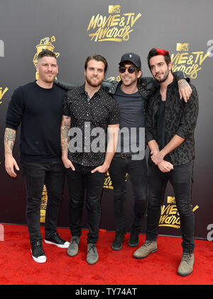 Musiciens Zack Merrick, Rian Dawson, Alex Gaskarth et Jack Barakat de tous les temps faibles assister à la MTV Movie & TV Awards au Shrine Auditorium à Los Angeles le 7 mai 2017. Ce sera la 26e édition de la remise des prix, et présente pour la première fois les honneurs pour travailler à la télévision ainsi que le cinéma. Photo par Christine Chew/UPI Banque D'Images