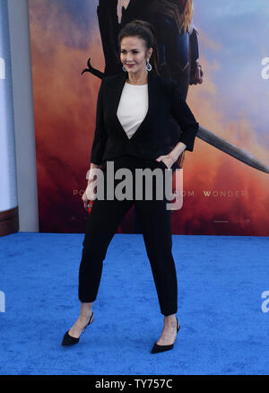 L'actrice Lynda Carter assiste à la première de son nouveau film fantasy sci-fi 'Wonder Woman' au Pantages Theatre à la section Hollywood de Los Angeles le 25 mai 2017. Scénario : Avant qu'elle était la femme de merveille elle était Diana, princesse des Amazones, formés guerrier. Lorsqu'un pilote se plante et parle de conflit dans le monde extérieur, elle quitte la maison pour faire la guerre pour mettre fin à toutes les guerres, à la découverte de ses pleins pouvoirs et véritable destin. Photo par Jim Ruymen/UPI Banque D'Images