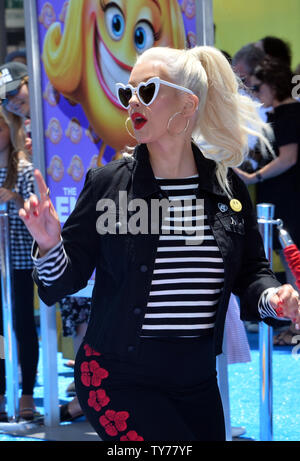 Christina Aguilera, l'acteur la voix de Akiko dans le Glitter animated motion photo comédie 'l'Emoji' assiste à la première du film au Regency Village Theatre dans la section de Westwood Los Angeles le 23 juillet 2017. Scénario : Gene, un emoji expressionnelle, définit un parcours pour devenir un emoji normal. Photo par Jim Ruymen/UPI Banque D'Images