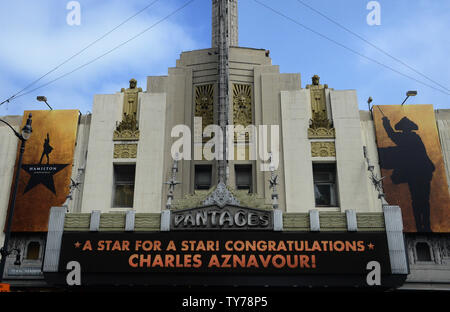 Le Pantages Theatre Marquee félicite l'acteur et chanteur français Charles Aznavour qui a eu l'honneur de la 2,618ème étoile sur le Hollywood Walk of Fame à Los Angeles le 24 août 2017. Photo par Jim Ruymen/UPI Banque D'Images