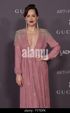 Dakota Johnson actrice assiste à la septième conférence annuelle de l'Art LACMA +Film gala artiste Mark Bradford et le réalisateur George Lucas au Los Angeles County Museum of Art de Los Angeles le 4 novembre 2017. Photo par Jim Ruymen/UPI Banque D'Images