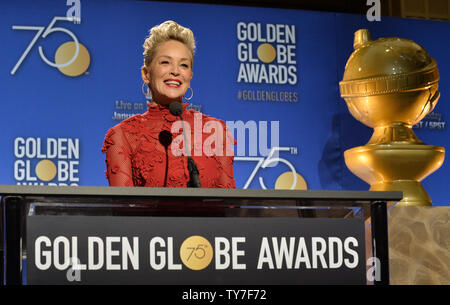 L'actrice Sharon Stone annonce les nominés pour la 75e assemblée Golden Globe Awards au Beverly Hilton Hotel à Beverly Hills, Californie le 11 décembre 2017. Photo par Jim Ruymen/UPI Banque D'Images