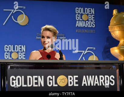 L'actrice Kristen Bell annonce les nominés pour le 75e assemblée Golden Globe Awards au Beverly Hilton Hotel à Beverly Hills, Californie le 11 décembre 2017. Photo par Jim Ruymen/UPI Banque D'Images