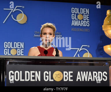 L'actrice Kristen Bell annonce les nominés pour le 75e assemblée Golden Globe Awards au Beverly Hilton Hotel à Beverly Hills, Californie le 11 décembre 2017. Photo par Jim Ruymen/UPI Banque D'Images