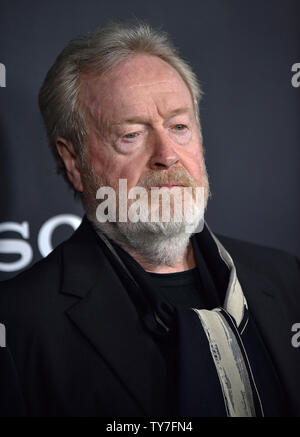 Réalisateur Ridley Scott assiste à la première mondiale de "tout l'argent dans le monde" au Samuel Goldwyn Theater de Los Angeles le 18 décembre 2017. Photo de Chris Chew/UPI Banque D'Images