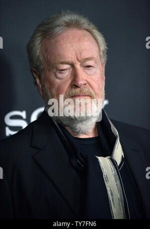 Réalisateur Ridley Scott assiste à la première mondiale de "tout l'argent dans le monde" au Samuel Goldwyn Theater de Los Angeles le 18 décembre 2017. Photo de Chris Chew/UPI Banque D'Images