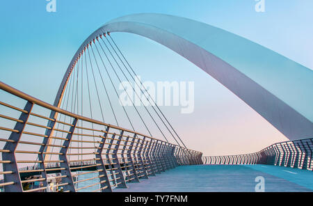 La tolérance Bridge Dubaï célèbre attraction touristique meilleur endroit à visiter dans la conception de l'architecture moderne de vacances Banque D'Images