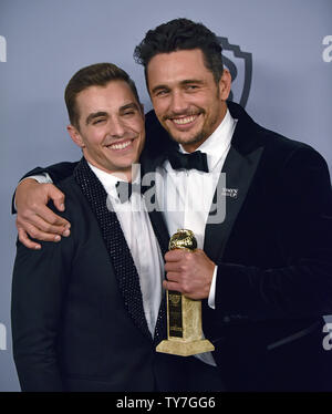 James (R) et Dave Franco assister à la 19e et Warner Brothers InStyle Golden Globes Après-party au Beverly Hilton à Beverly Hills, en Californie le 7 janvier 2018. Photo par Christine Chew/UPI Banque D'Images